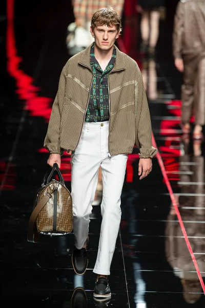Look 26